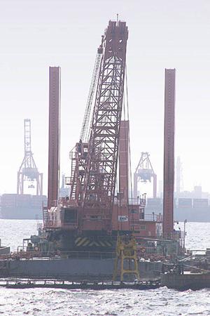 バッテリーリフト型クレーンのタテール